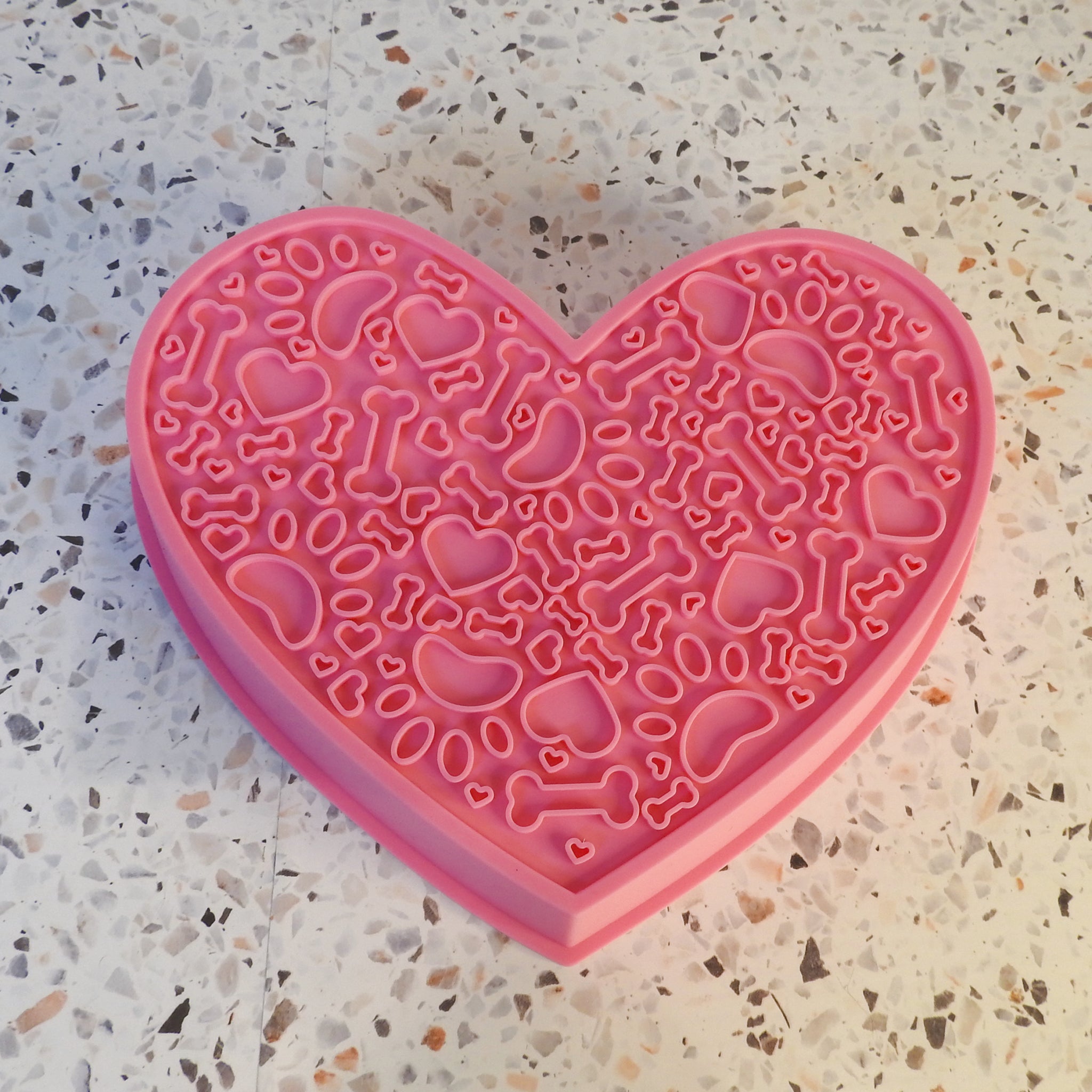 Heart Slow Feeder-& Lick Mat Lollipop Pink